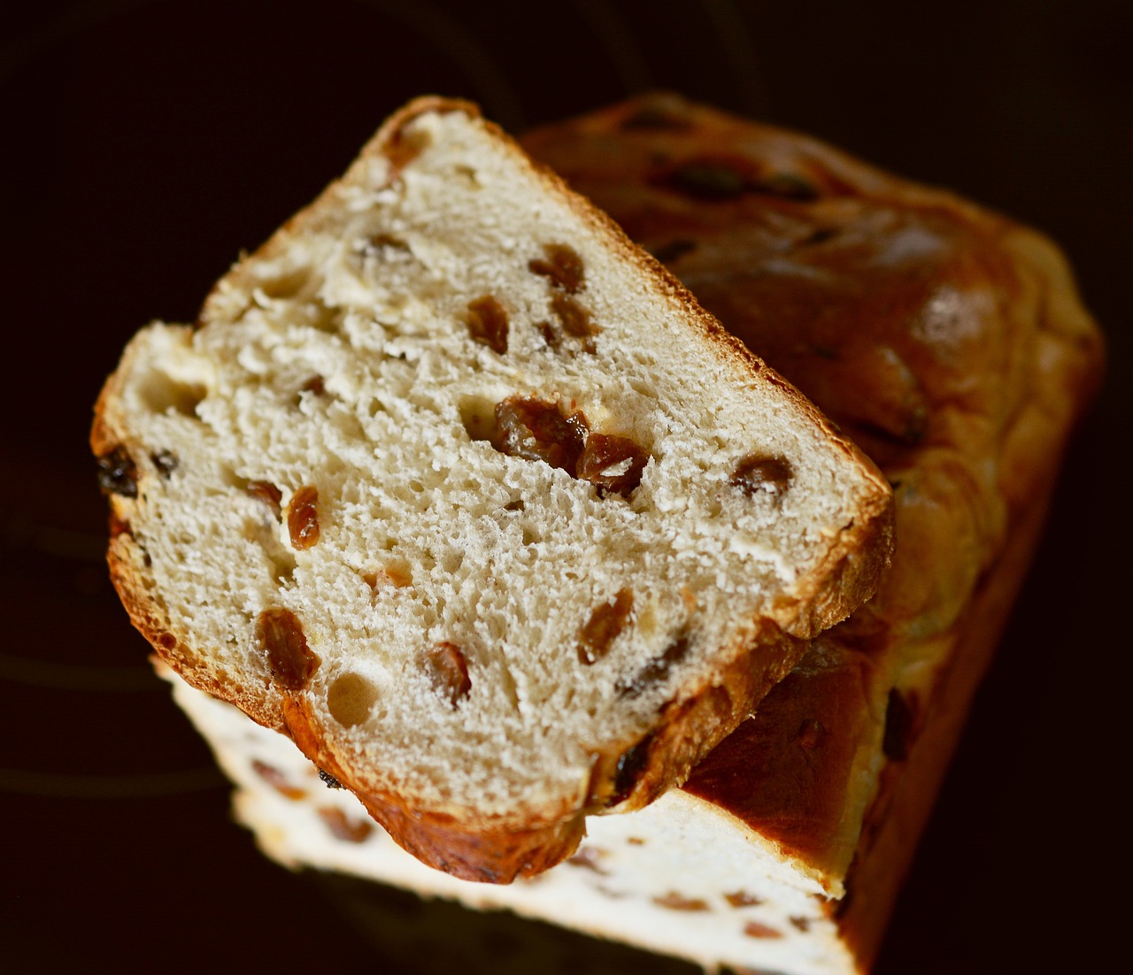 raisin bread, loaf, raisins